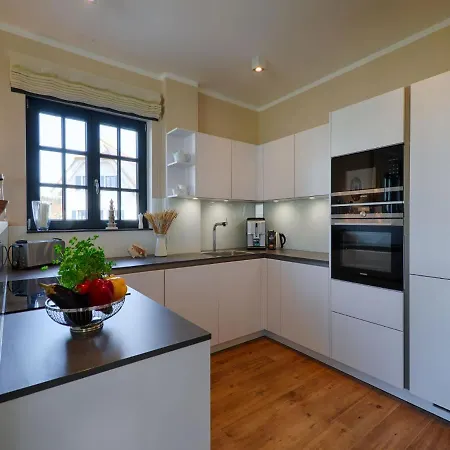 Reetland am Meer - Luxus Reetdachvilla mit 3 Schlafzimmern, Sauna und Kamin F18 Dranske Exterior foto